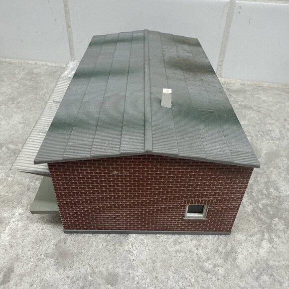 Vollmer Germany HO Industrial Building, Doors Slide Open/Close, Weathered - Picture 2 of 5